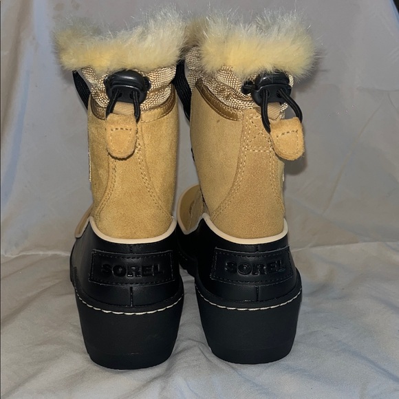 NEW! Sorel Tan and Black Winter Boots - Picture 5 of 6